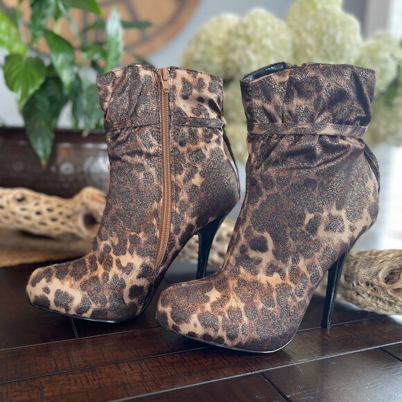 Uptown Metro Uber Sexy diba Wiz Ard Cheetah Animal Print Stiletto Heels Booties - Picture 1 of 13
